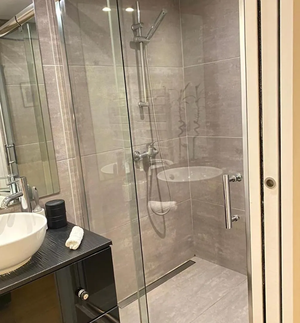 Luxury Apartment In The Golden Triangle - Paris 0*,  France