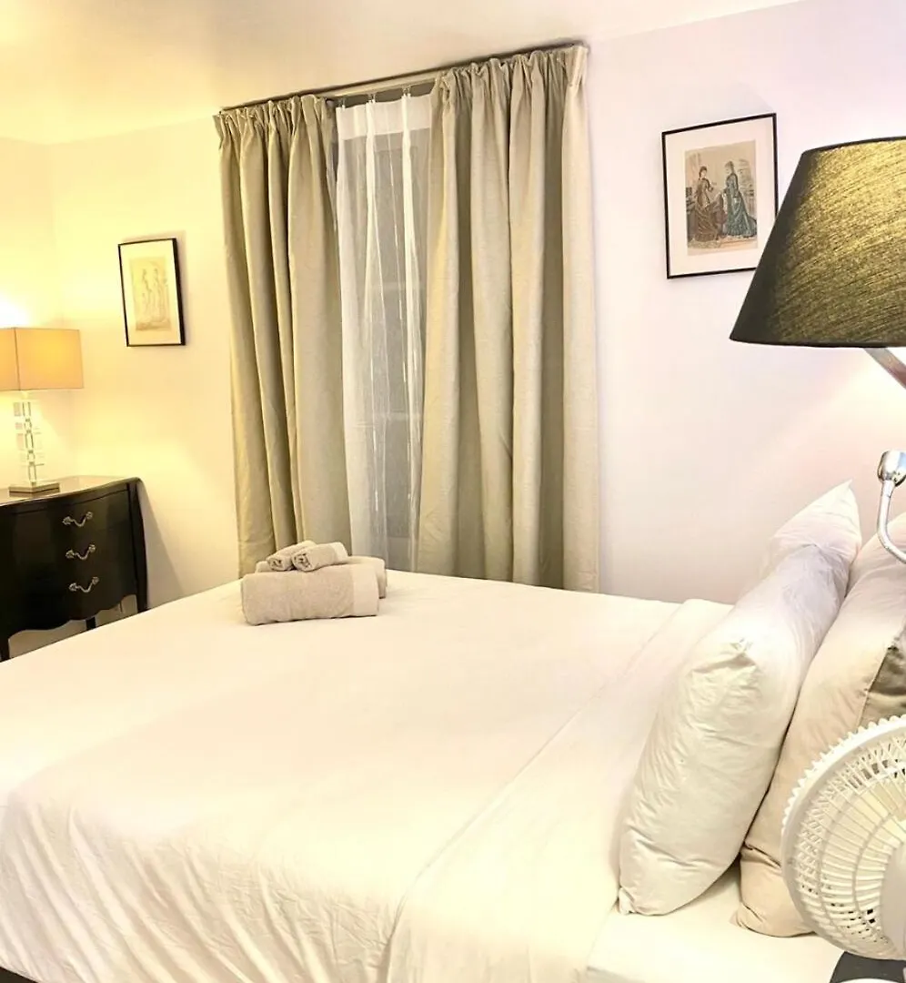 Luxury Apartment In The Golden Triangle - Paris